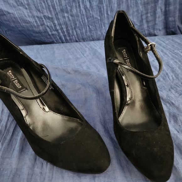 White House Black Market Black sued Mary Jane pumps 7.5 pumps. - Picture 2 of 7